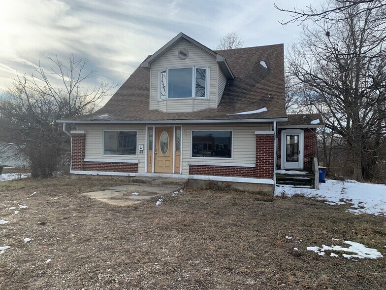 More Photos Of 325 Iris Ct, Saint Clair Medical For Sale