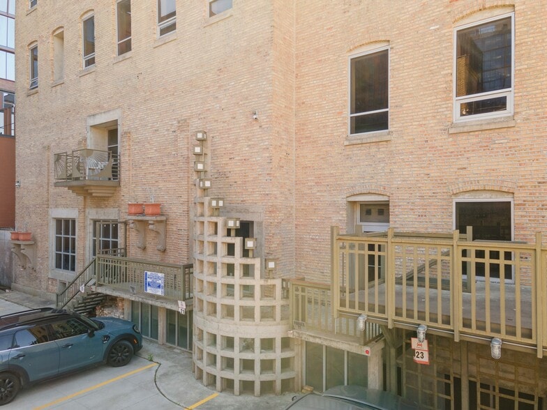 More Photos Of 165 N May St, Chicago Apartments For Sale