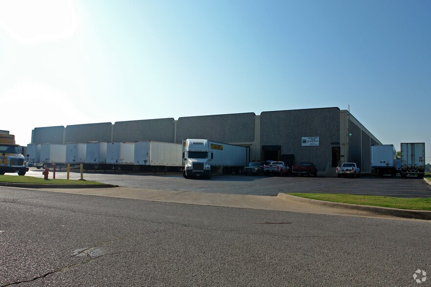 More Photos Of 4210 Will Rogers Pky, Oklahoma City Distribution For Lease