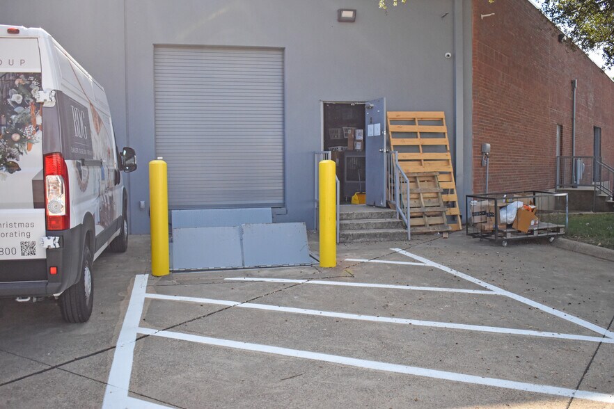 More Photos Of 3033 Kellway Dr, Carrollton Research And Development For Lease