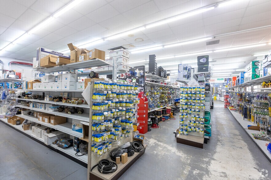 More Photos Of 2205 NW 20th St, Miami Freestanding For Lease