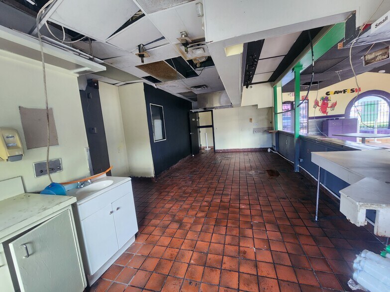 More Photos Of 7473 N Shepherd Dr, Houston Land For Lease