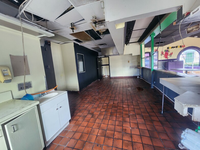 More Photos Of 7473 N Shepherd Dr, Houston Land For Lease