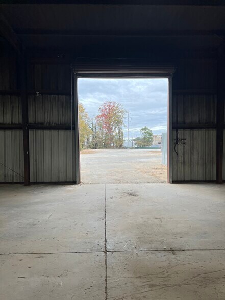 More Photos Of 526-530 Lyle Cir, Lawrenceville Light Manufacturing For Sale
