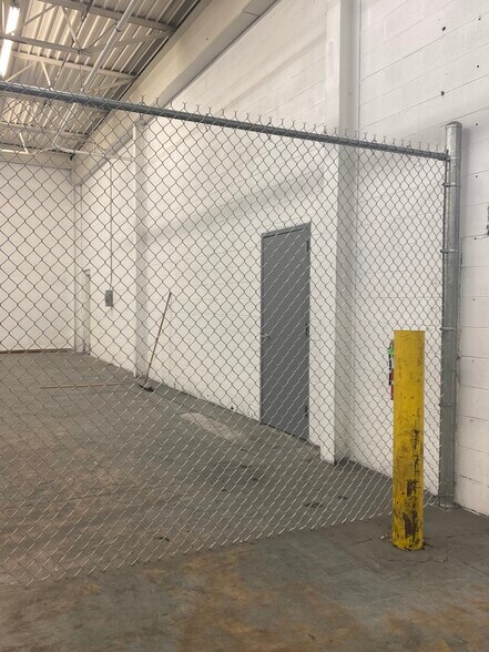 More Photos Of 179 Merrimon Ave, Weaverville Warehouse For Lease