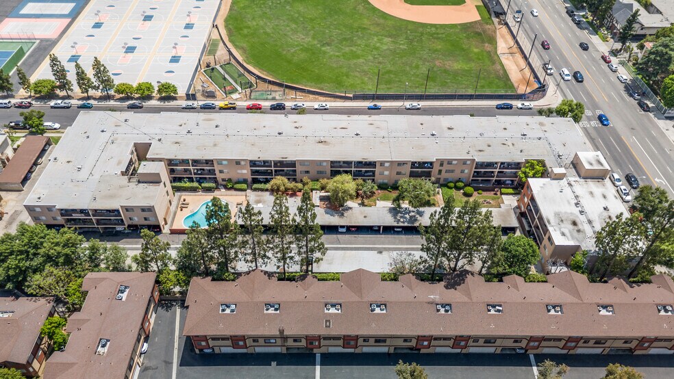 More Photos Of 10200 De Soto Ave, Chatsworth Apartments For Sale