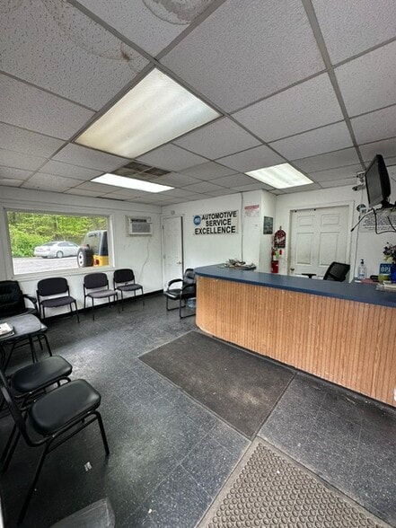 More Photos Of 821 N Tuckahoe Rd, Williamstown Auto Repair For Sale