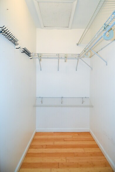 More Photos Of 1705 Commonwealth Ave, Alexandria Apartments For Sale