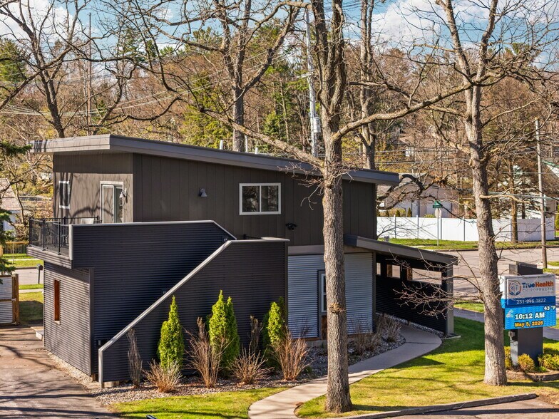 More Photos Of 1323 Cass St, Traverse City Flex For Sale