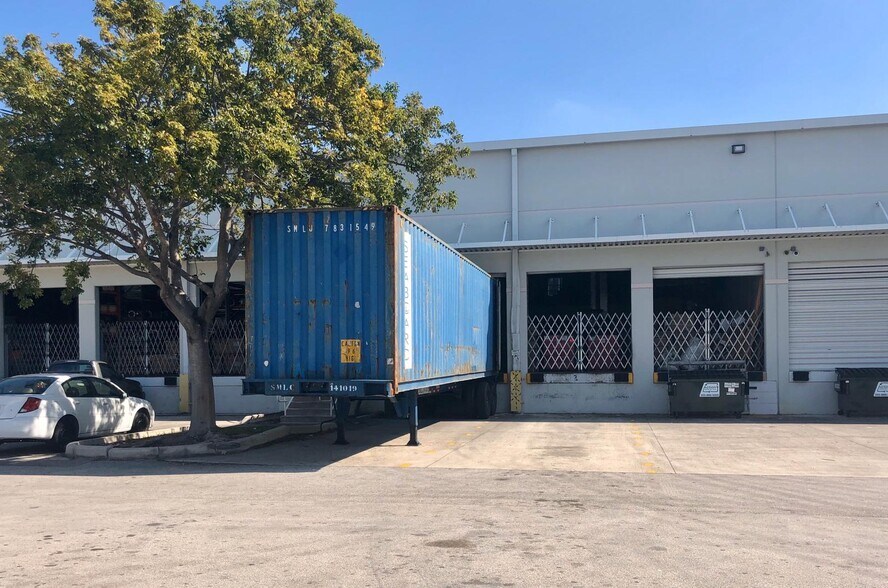 More Photos Of 1345 NW 98th Ct, Doral Warehouse For Lease