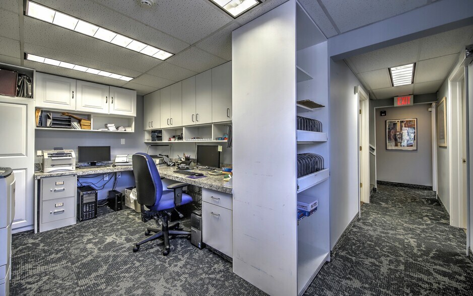 More Photos Of 471 Monroe Tpke, Monroe Medical For Lease