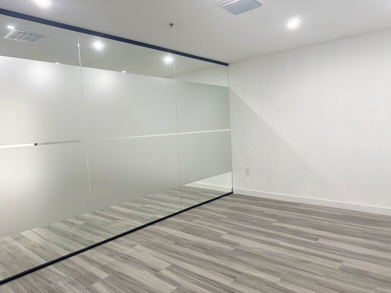 More Photos Of 300 Alton Rd, Miami Beach Office For Lease