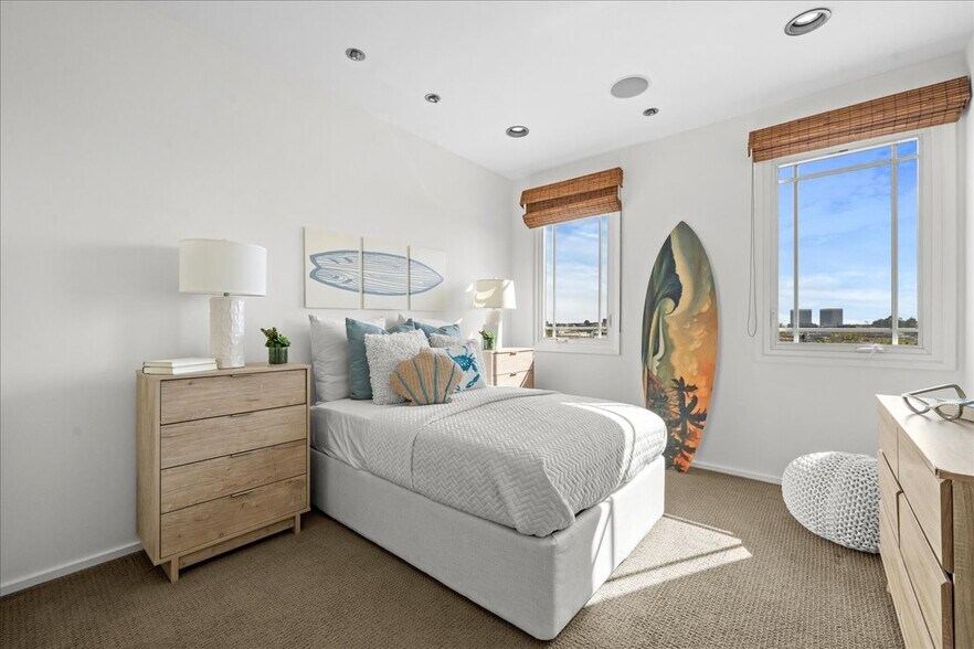 More Photos Of 123 Richmond St, El Segundo Storefront Retail Residential For Lease