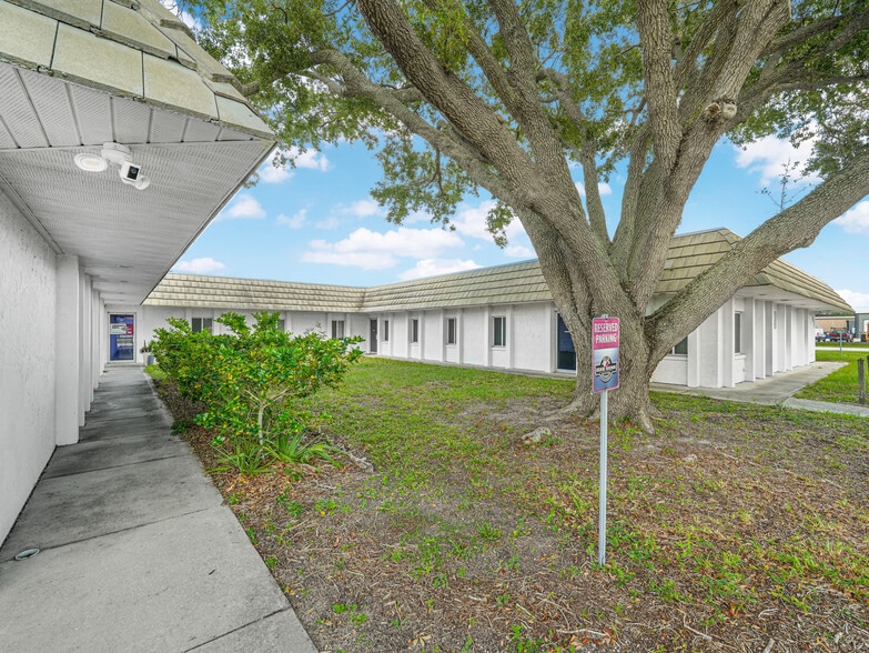 More Photos Of 2915 Parkway st, Lakeland Office For Lease