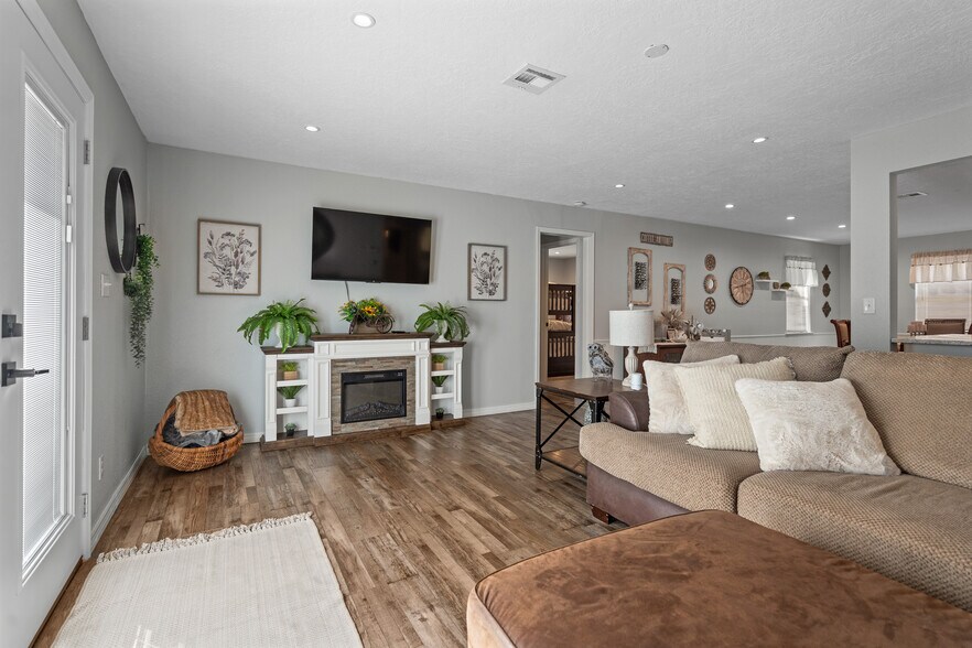 More Photos Of 3133 Chickasaw Trl, Sulphur Restaurant For Sale