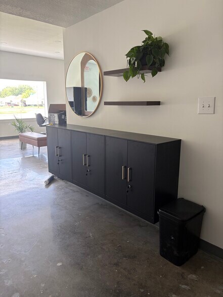 More Photos Of 701 N York St, Muskogee Storefront Retail Office For Lease