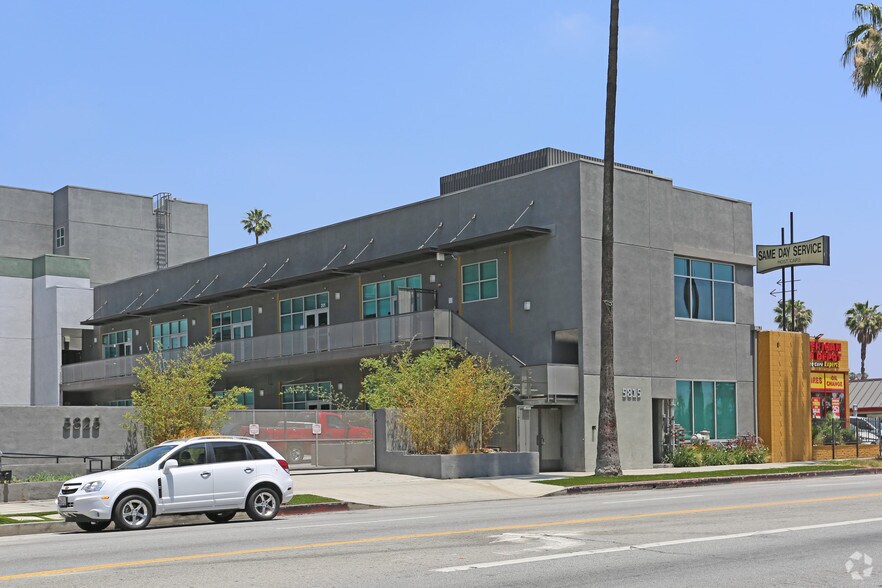 More Photos Of 5815-5825 W Sunset Blvd, Hollywood Office For Lease