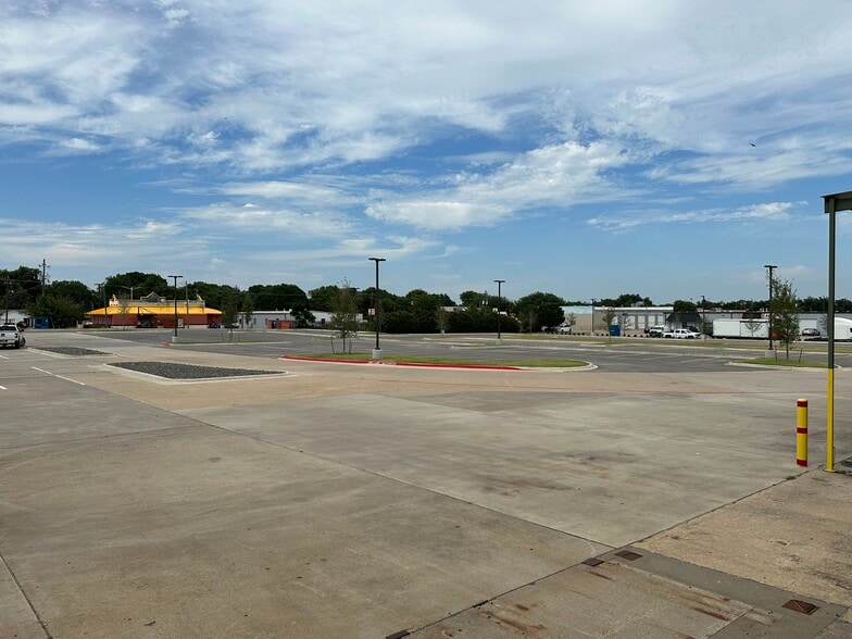 More Photos Of 1714 14th St, Plano Manufacturing For Lease