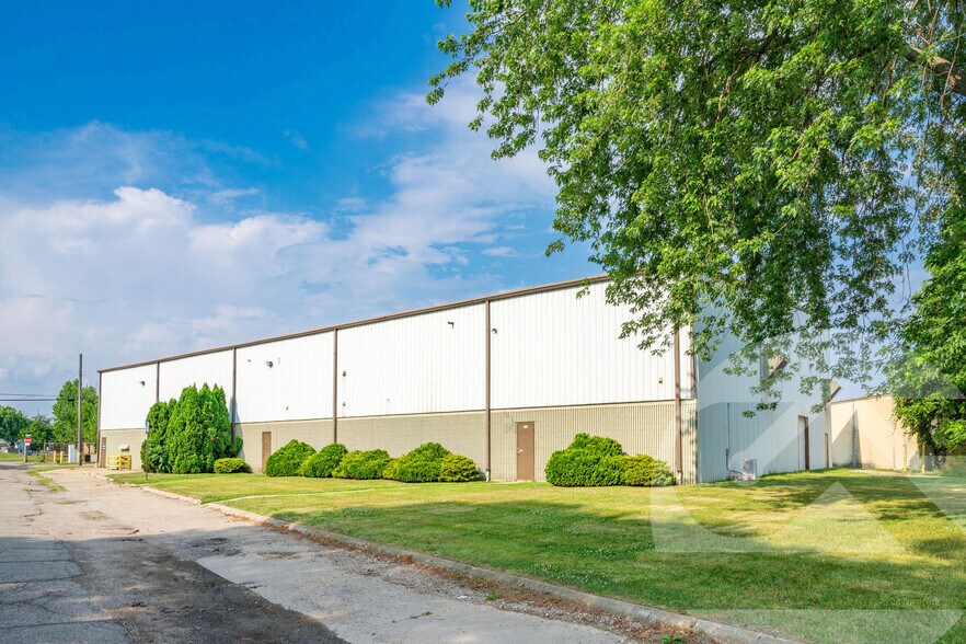 Primary Photo Of 550 Hillsdale St, Wyandotte Manufacturing For Sale