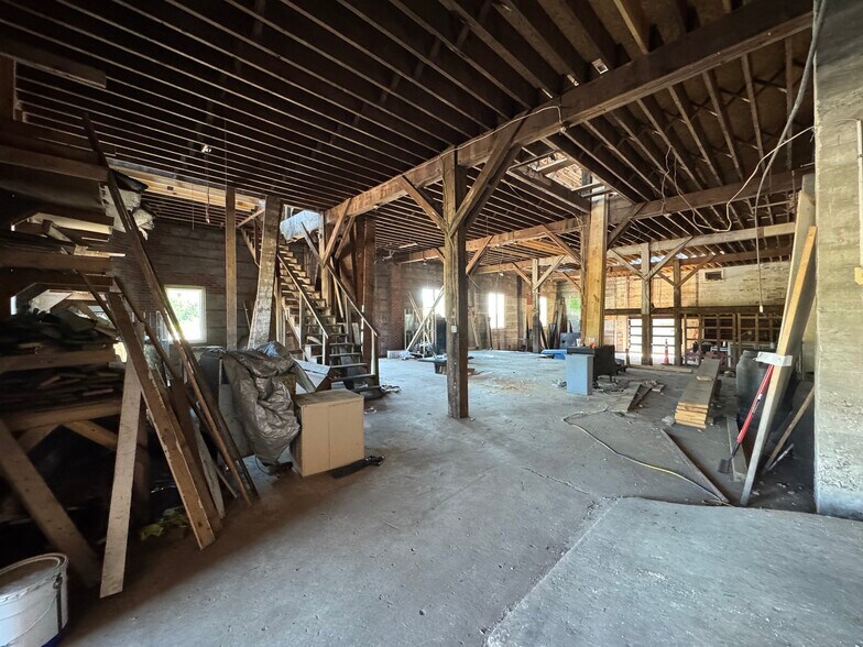 More Photos Of 123 Water St, Horse Cave Storefront Retail Residential For Sale