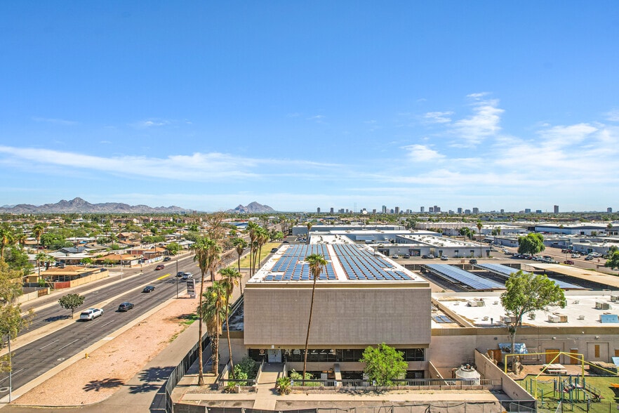 More Photos Of 3001 W Indian School Rd, Phoenix Office For Sale