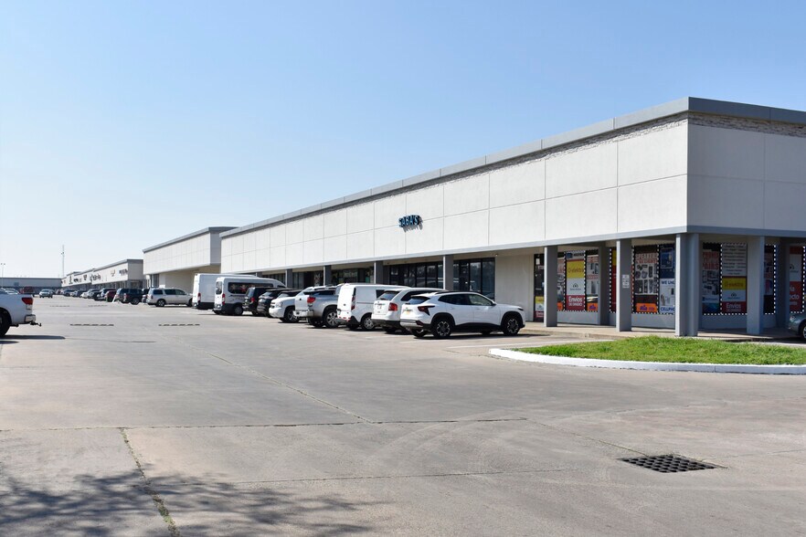 More Photos Of 9700-9950 Fondren Rd, Houston Unknown For Lease