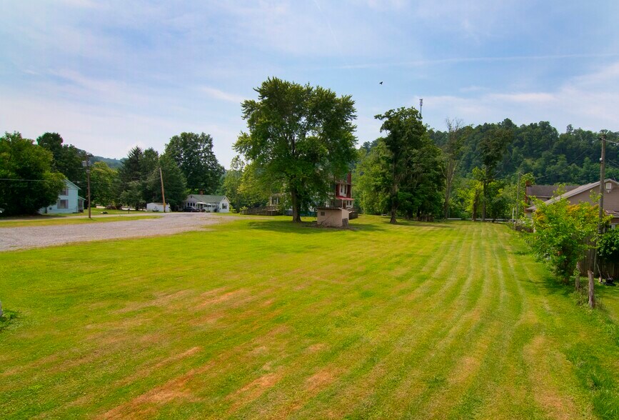 More Photos Of 101 Davis st, Alderson Freestanding For Sale