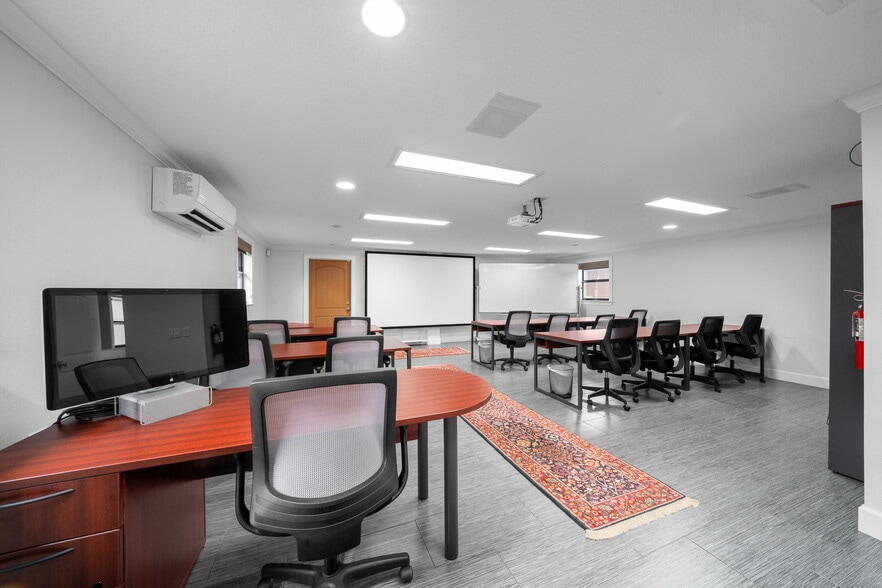 More Photos Of 5830 W Gulf To Lake Hwy, Crystal River Office For Sale
