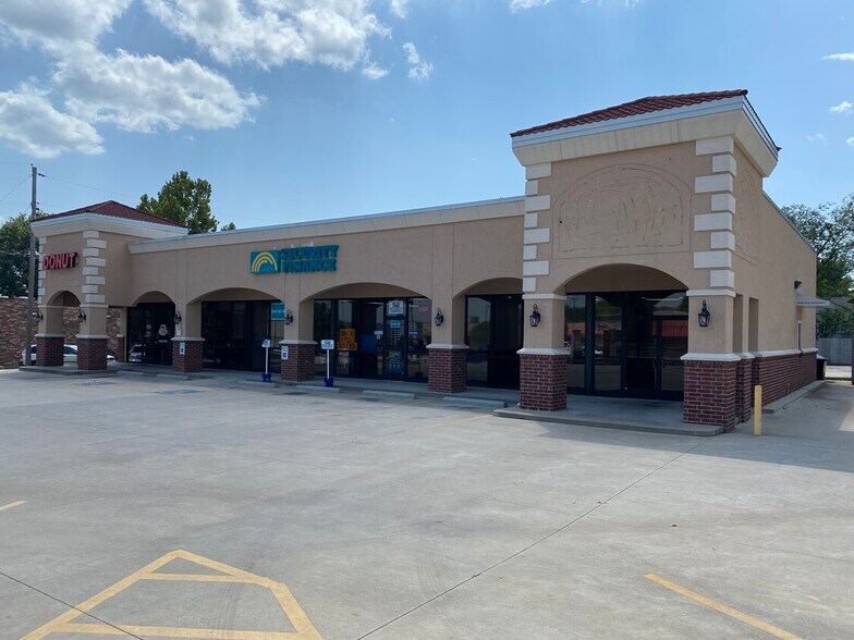 More Photos Of 407 N York St, Muskogee Freestanding For Lease