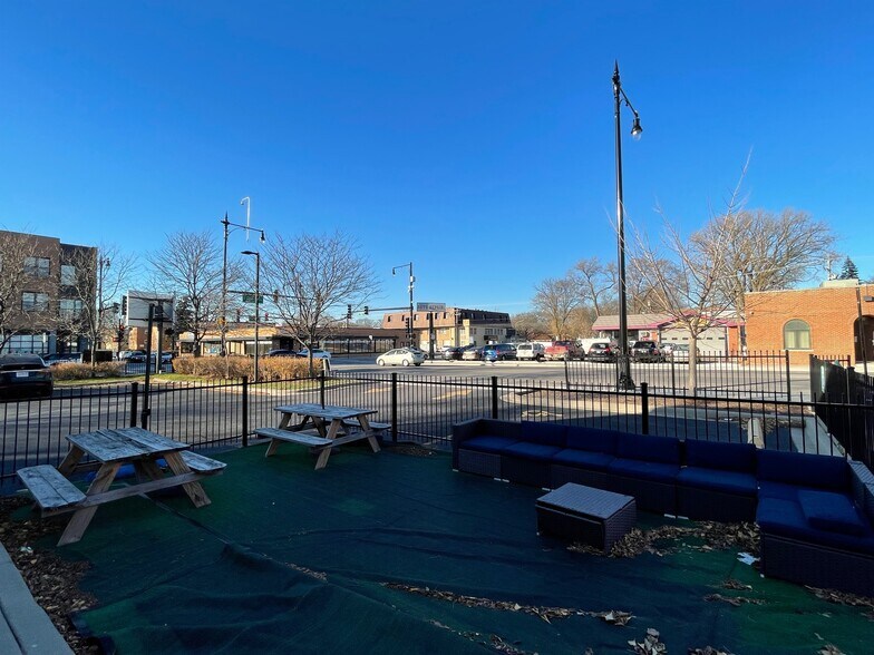 More Photos Of 7555 N California Ave, Chicago Fast Food For Sale