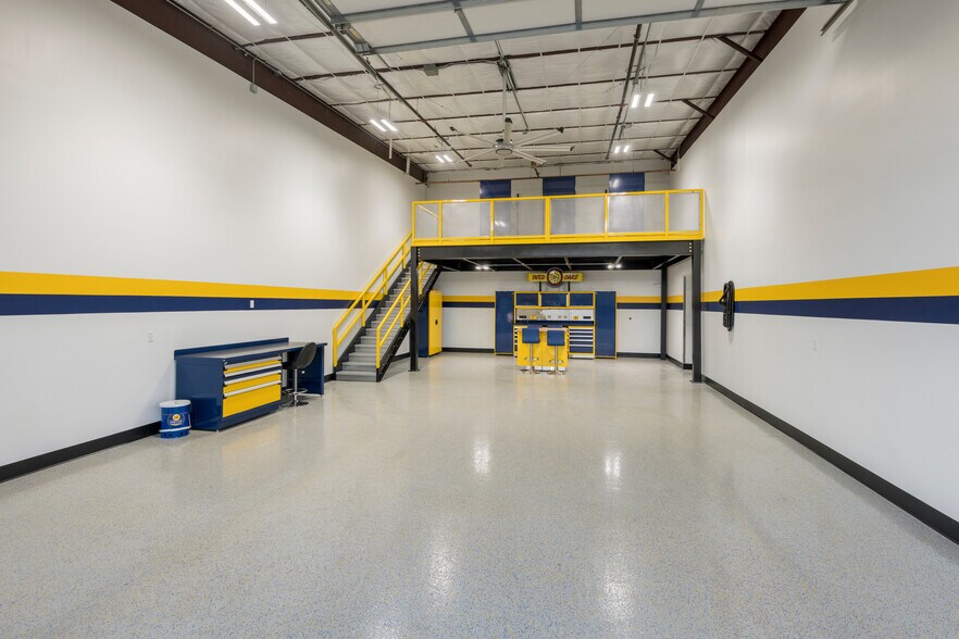 More Photos Of 450 E Willis Rd, Chandler Self Storage For Sale