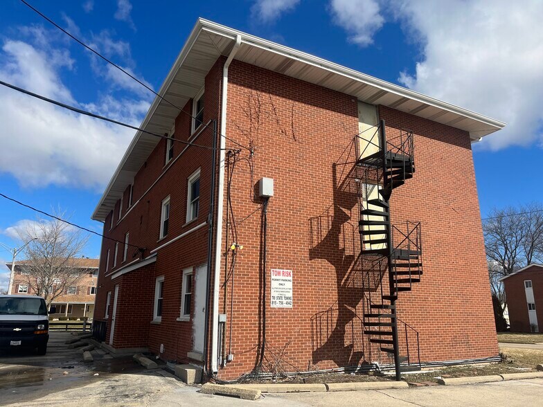 More Photos Of 900 Greenbrier Rd, Dekalb Apartments For Sale