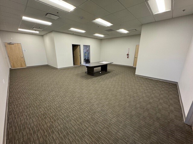 More Photos Of 3000 Lincoln Rd, Las Vegas Distribution For Lease