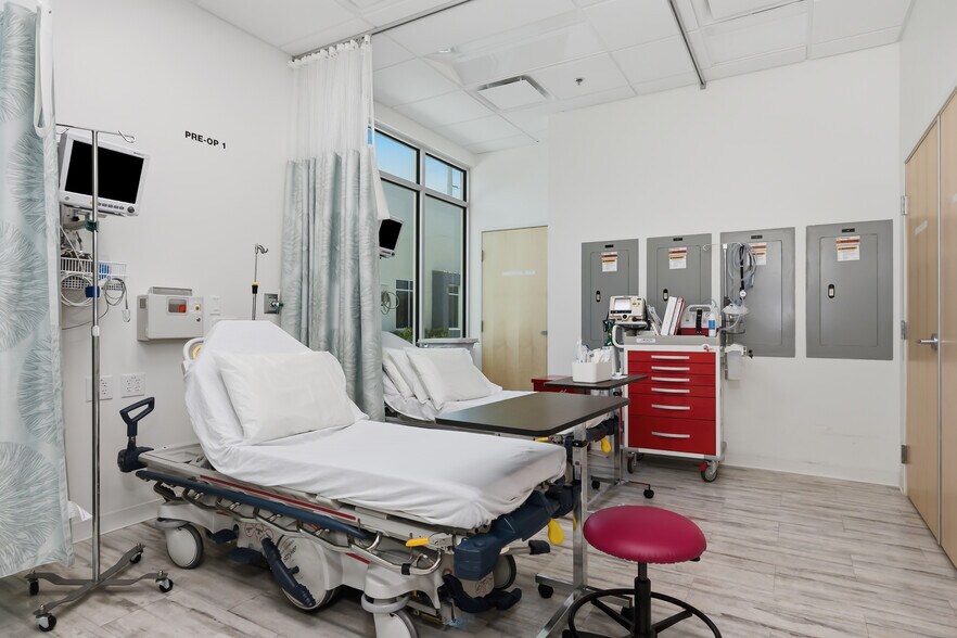 More Photos Of 5864 S Durango Dr, Las Vegas Medical For Sale