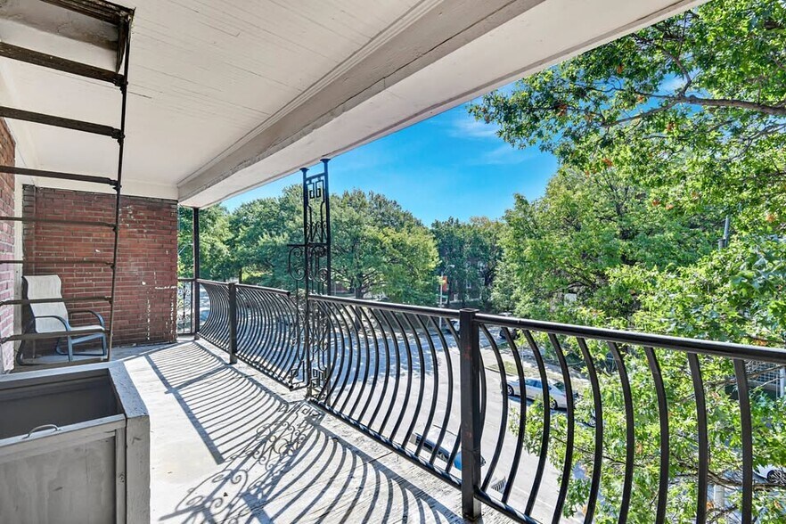 More Photos Of 1114 E Armour Blvd, Kansas City Apartments For Sale