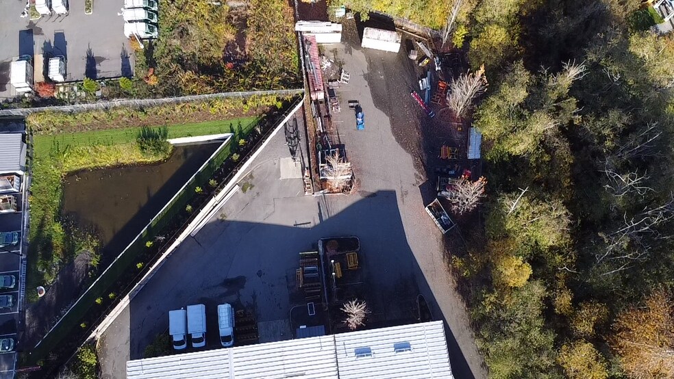 More Photos Of 10910 Holly Dr, Everett Warehouse For Lease