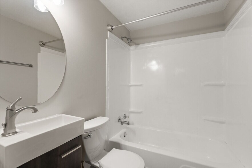 More Photos Of 815-817 Lancelot ct, Jeffersonville Multifamily For Sale