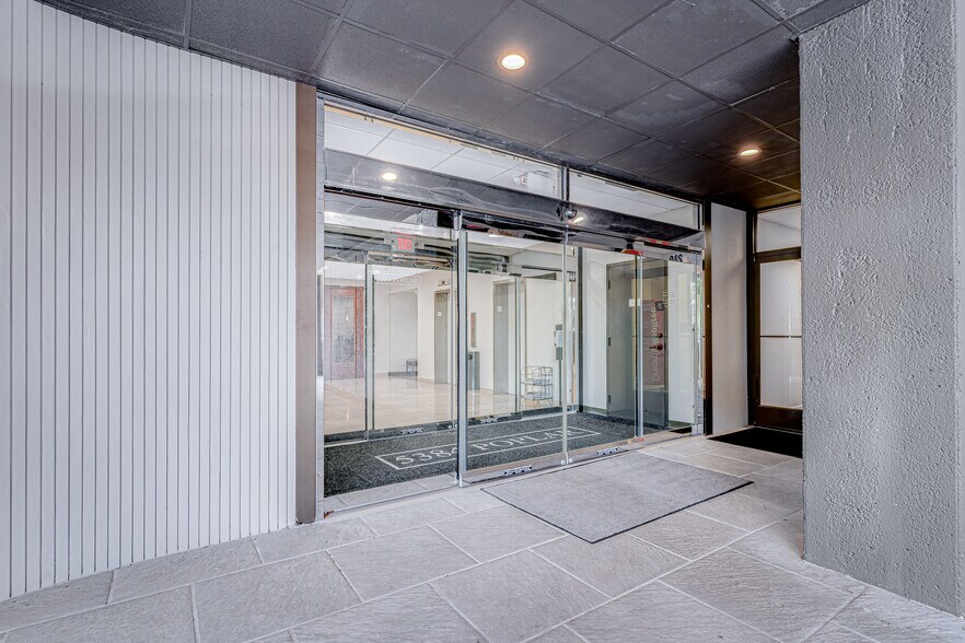 More Photos Of 5384 Poplar Ave, Memphis Office For Lease