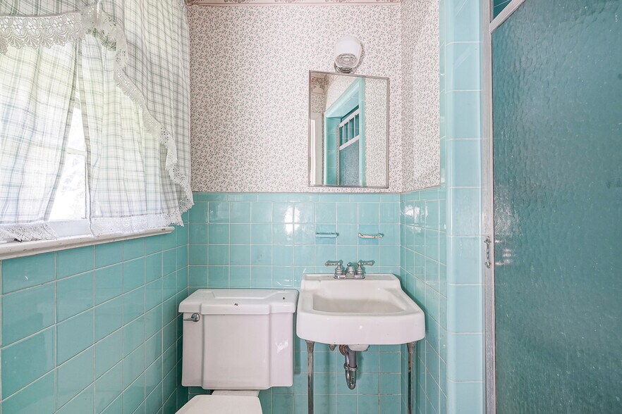 More Photos Of 73 Berlin Cross Keys Rd, Williamstown Specialty For Sale