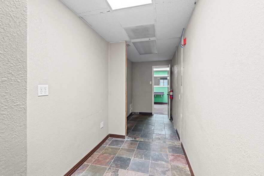 More Photos Of 5620 Rowlett Rd, Rowlett Veterinarian Kennel For Sale