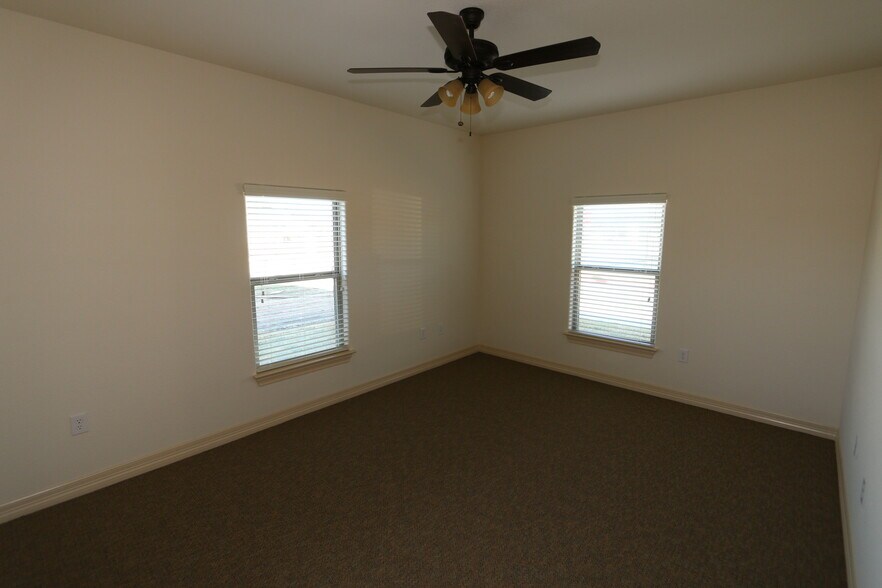 More Photos Of 2851 Joe Dimaggio Blvd, Round Rock Office For Sale