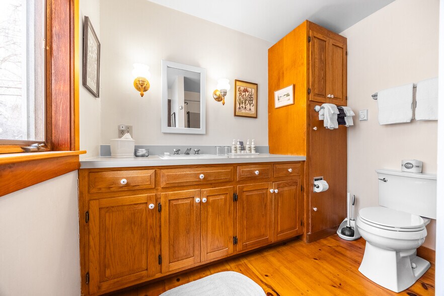 More Photos Of 40 Union St, Blue Hill Hospitality For Sale