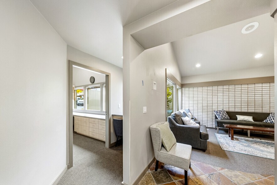 More Photos Of 537 Murphy Rd, Medford Medical For Lease