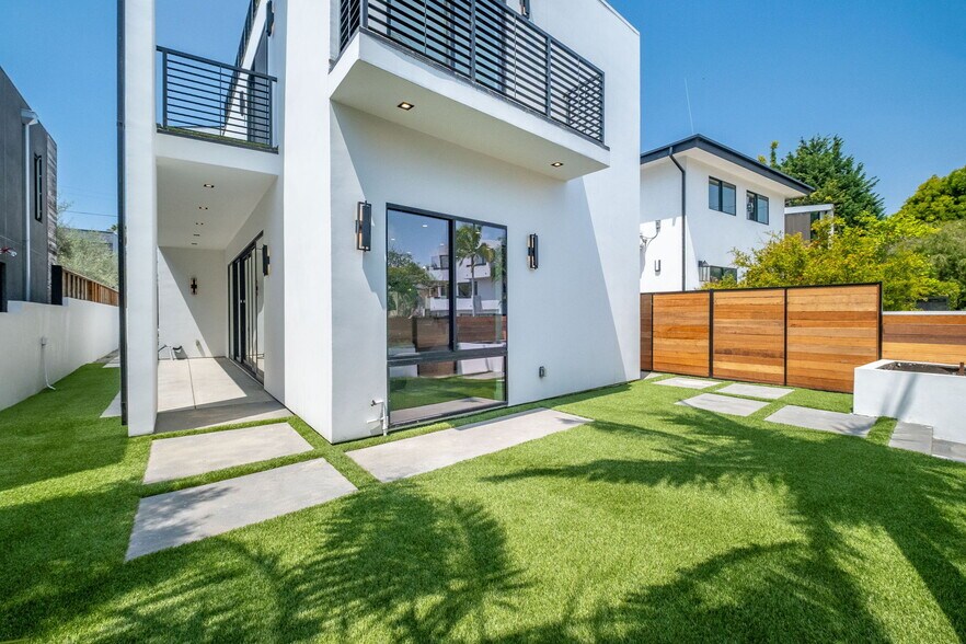 More Photos Of 337 6th Ave, Venice Apartments For Sale