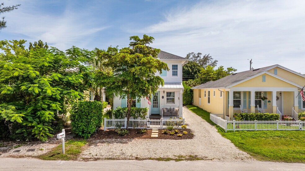 More Photos Of 2974 Van Buren Ave, Naples Storefront Retail Residential For Sale
