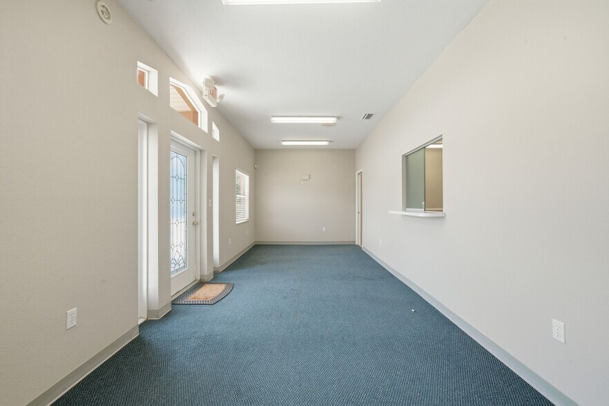 More Photos Of 401 W Interlake Blvd, Lake Placid Office For Sale
