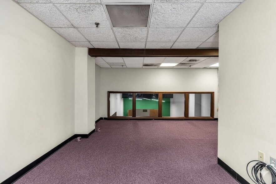 More Photos Of 464-468 Essex St @ Hampshire st, Lawrence Office For Sale