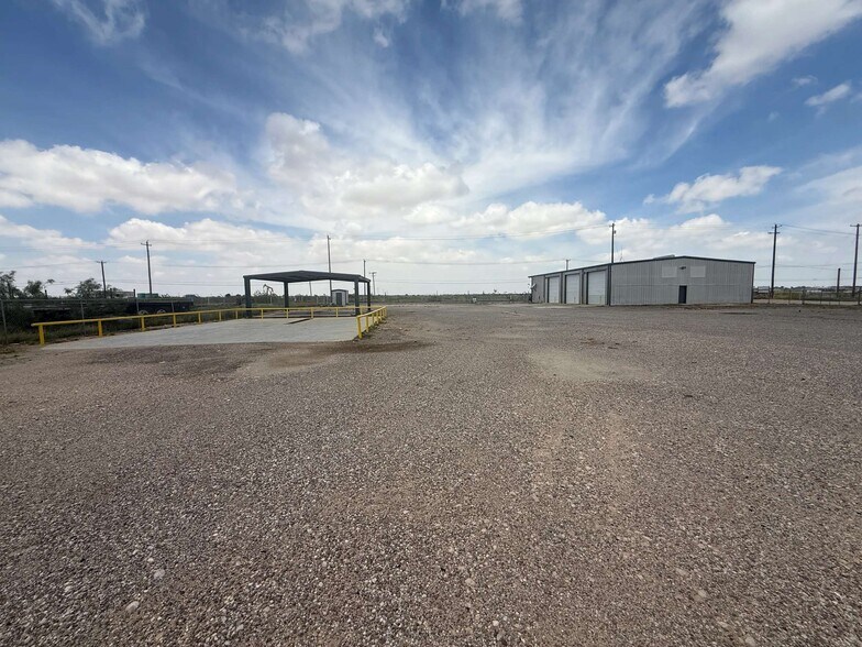 More Photos Of 2011-S Crane, Odessa Warehouse For Lease