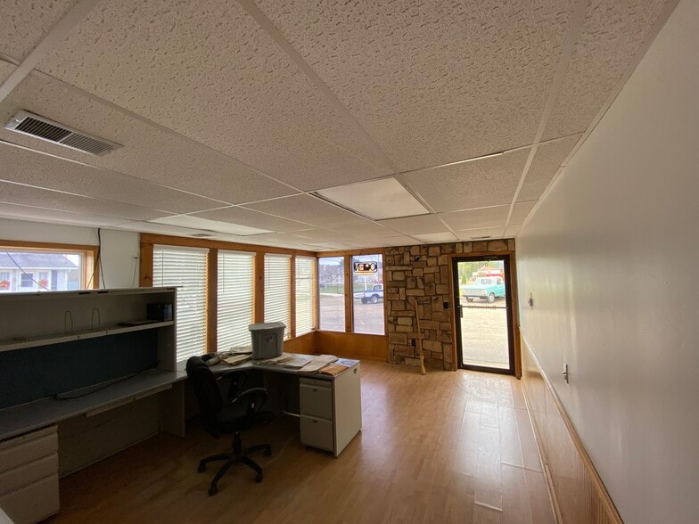 More Photos Of 513 32nd St, Vienna Auto Repair For Sale