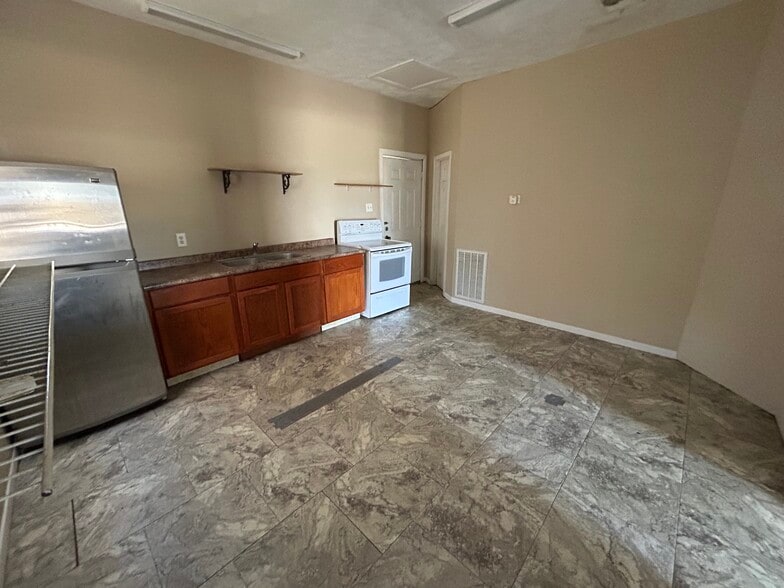 More Photos Of 1006 Spur 515 St, Navasota Restaurant For Lease